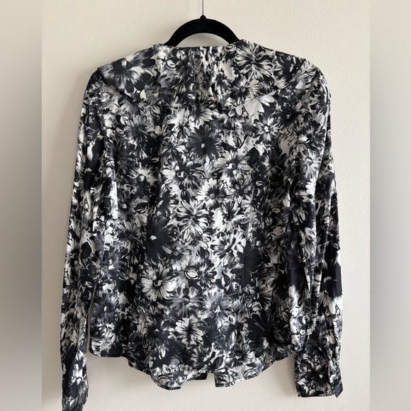 Anne Klein 100% silk floral gray blouse size 4 - Picture 4 of 10